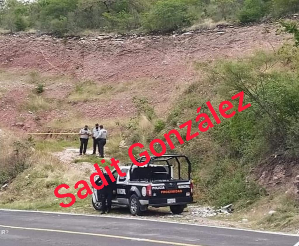 Hallan cadáver calcinado al interior de una camioneta en Izúcar