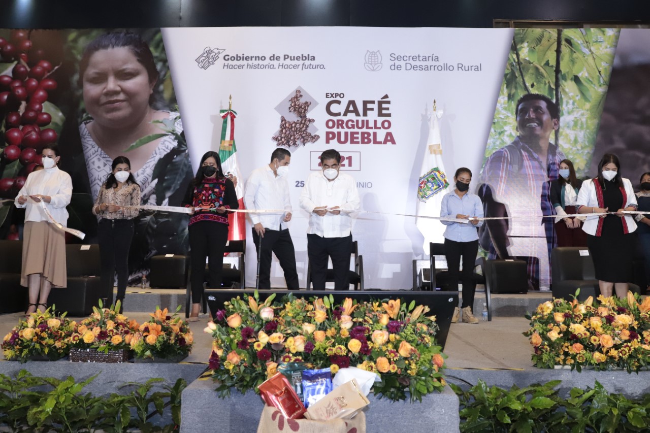 En Puebla el gobierno apoya a los productores agrícolas: Miguel Barbosa