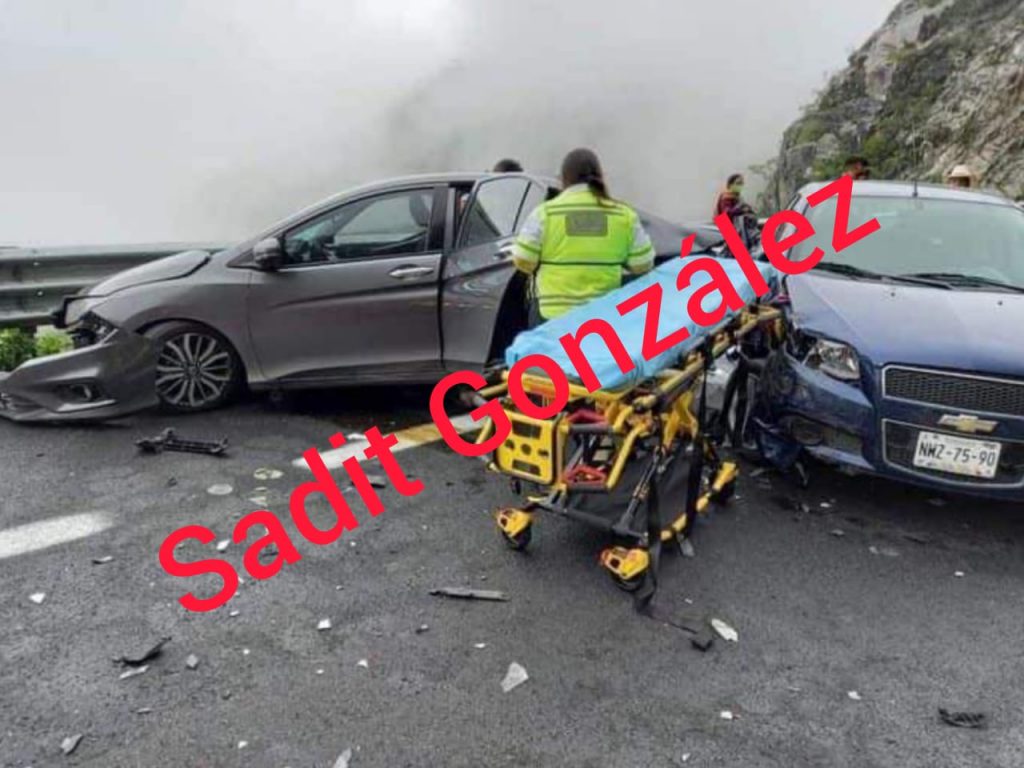 Cuatro lesionados en accidente sobre la Cuacnopalan-Oaxaca.