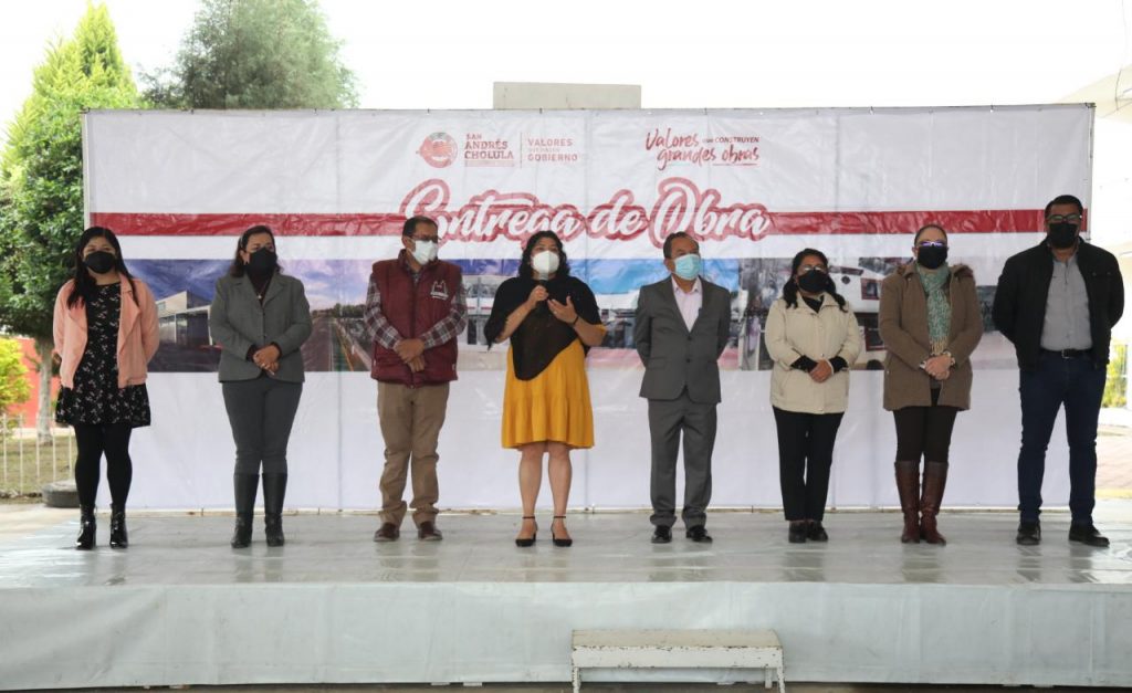 Karina Pérez inaugura obras educativas en San Francisco Acatepec y destaca la importancia de la preparación académica