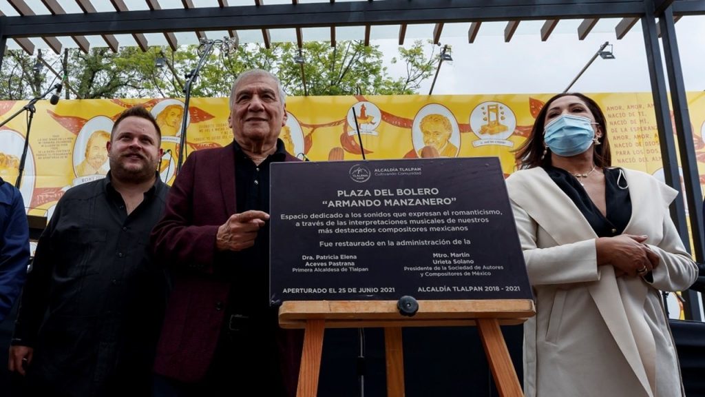Al ritmo del bolero, inauguran plaza en honor a Armando Manzanero