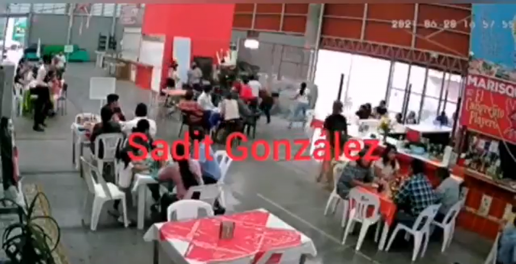 Locatario de mariscos golpeó a una mujer y se arma la bronca en Tehuacán