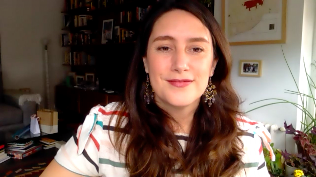 Egresada gana Premio de Periodismo Rey de España por ‘Calladitas nunca más’