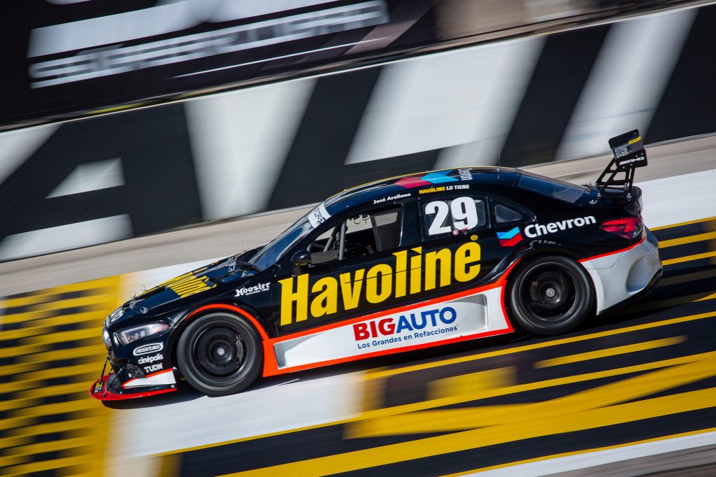 José Arellano y el Chevron Racing Team, por el triunfo a S.L.P. en la Copa Mercedes-Benz