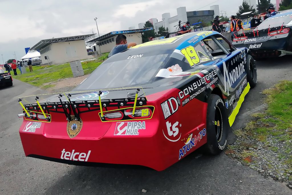 Noel León marca la pauta en la práctica uno de NASCAR Challenge