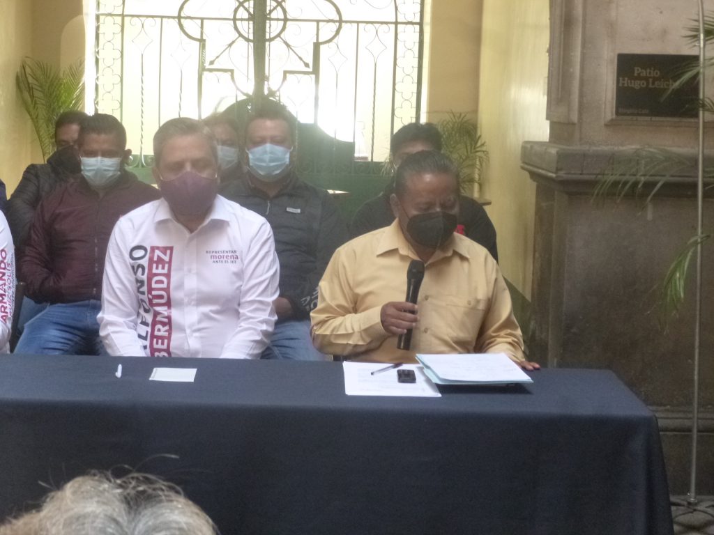 Candidato de Morena en Libres denuncia a Leodegario Pozos por meter grupos de choque a la elección