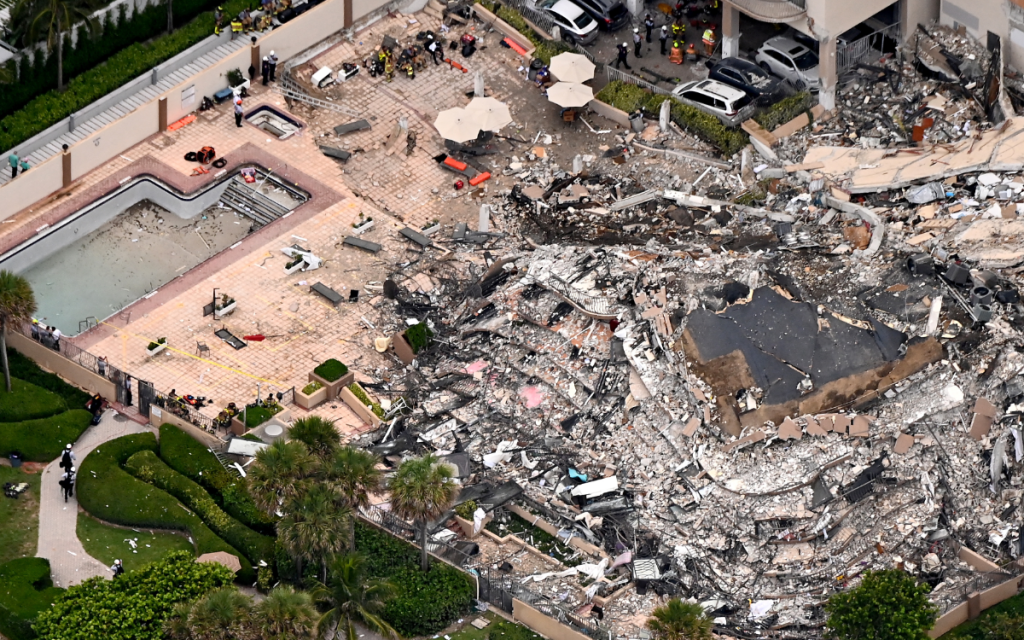Segundo día de rescate de las víctimas del derrumbe en Miami: al menos 4 muertos y 159 desaparecidos