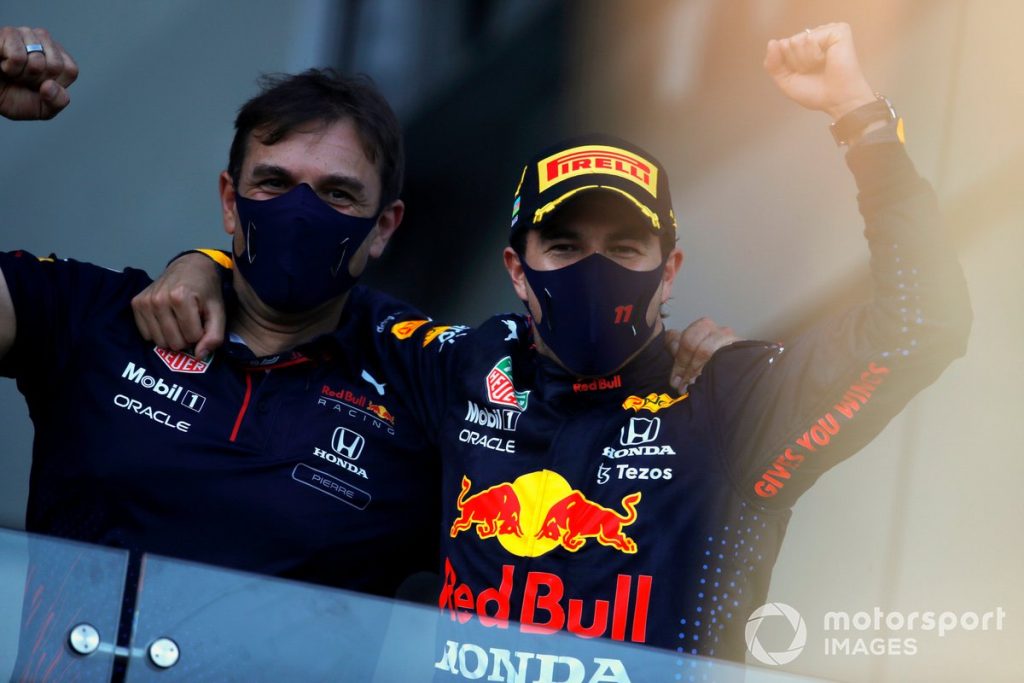Red Bull revela el problema que casi deja a Sergio Pérez sin la victoria