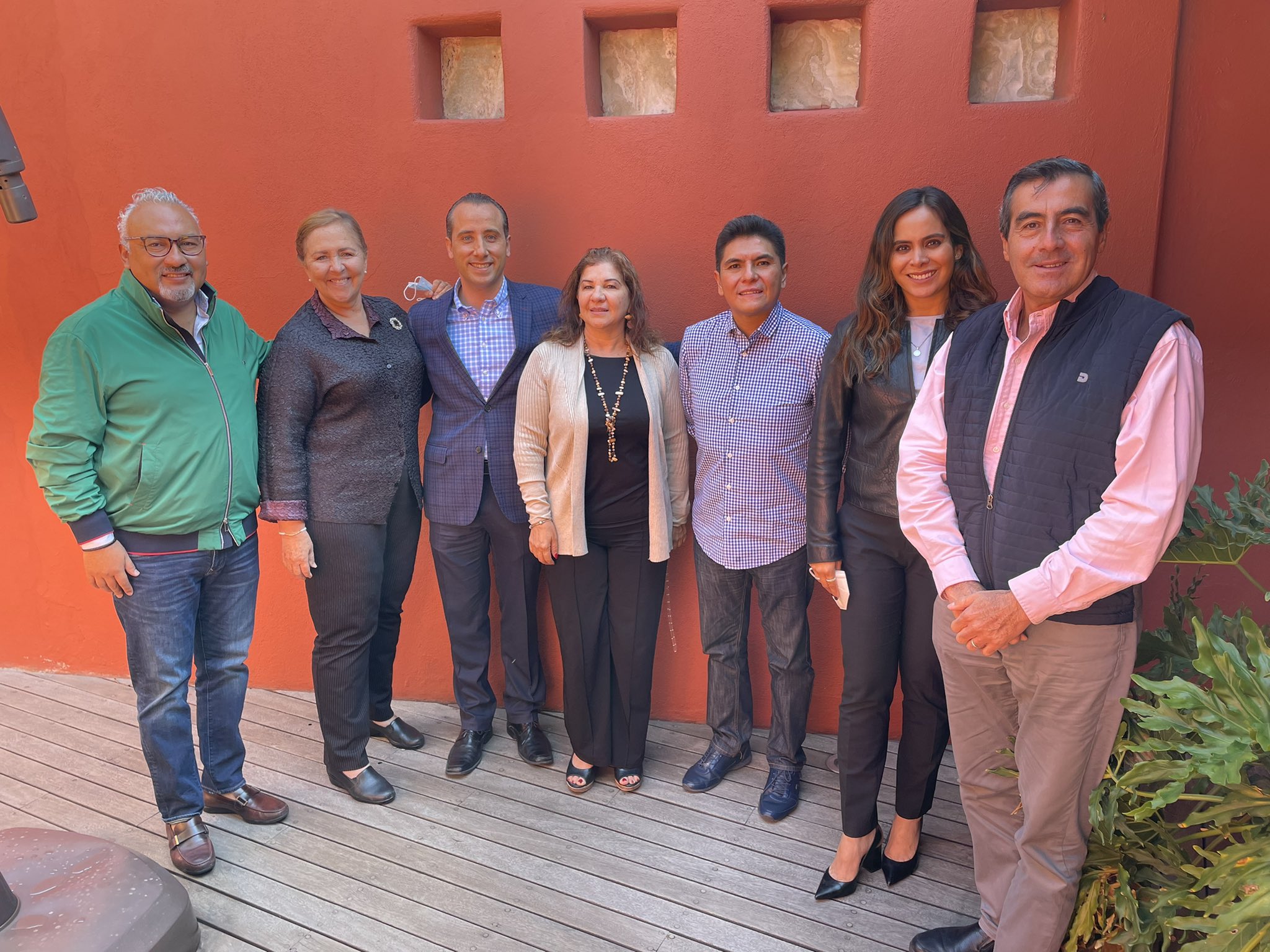 Se reúnen diputados federales electos de la alianza “Va Por México” con empresarios