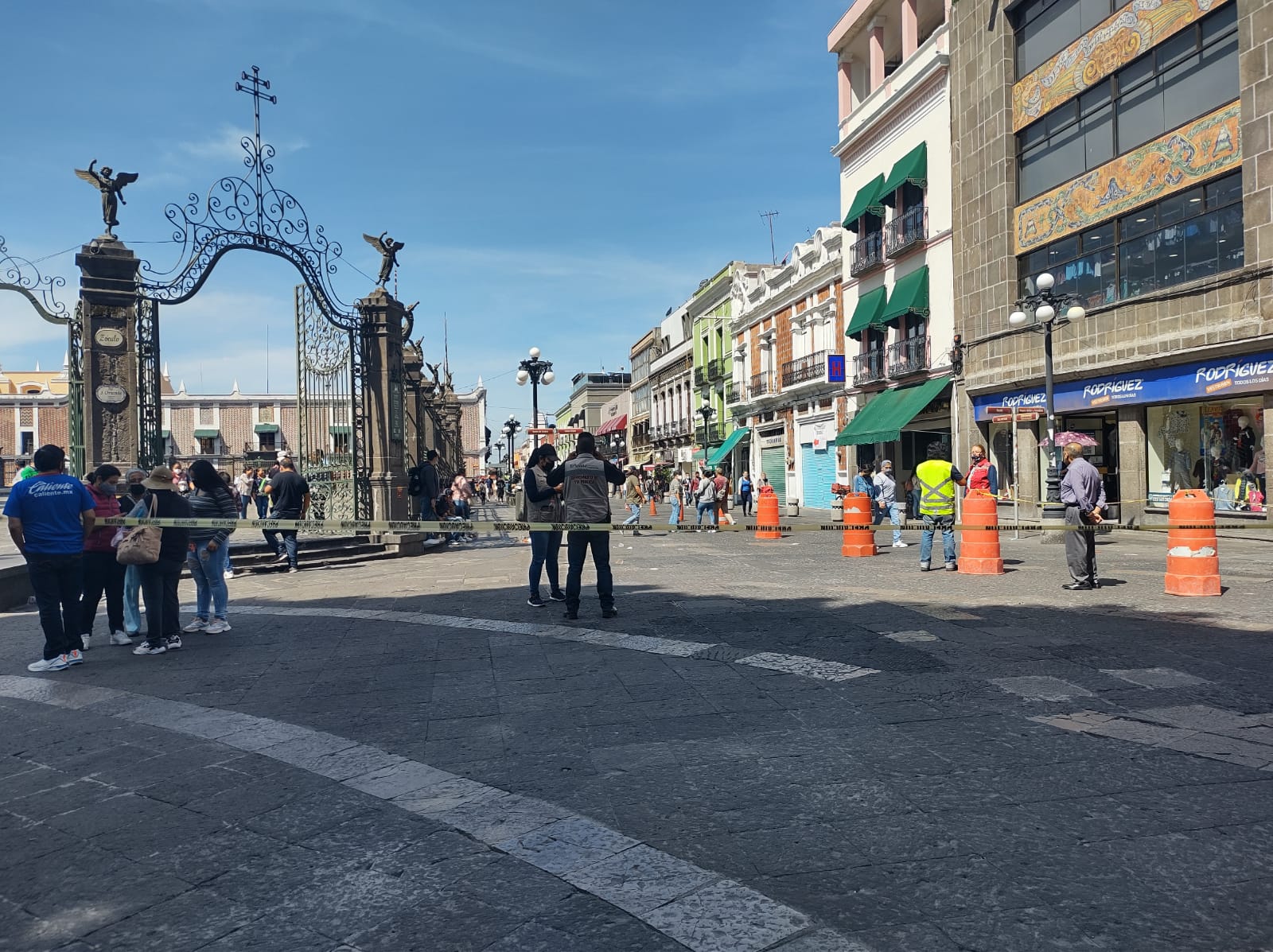 Video desde Puebla: Se desbordan la movilidad y el turismo en la capital