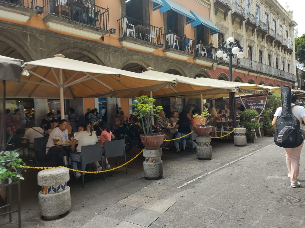 Clausuran un restaurante y el cine de un centro comercial por no respetar aforos máximos