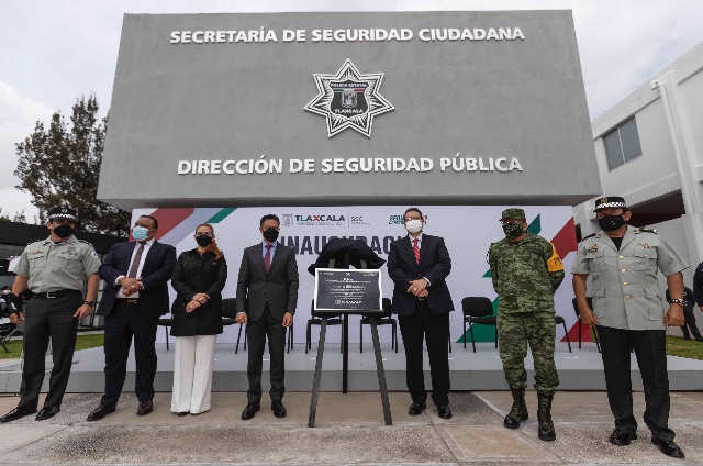 Marco Mena inaugura oficinas de la dirección de Seguridad Pública y entrega carros de bomberos