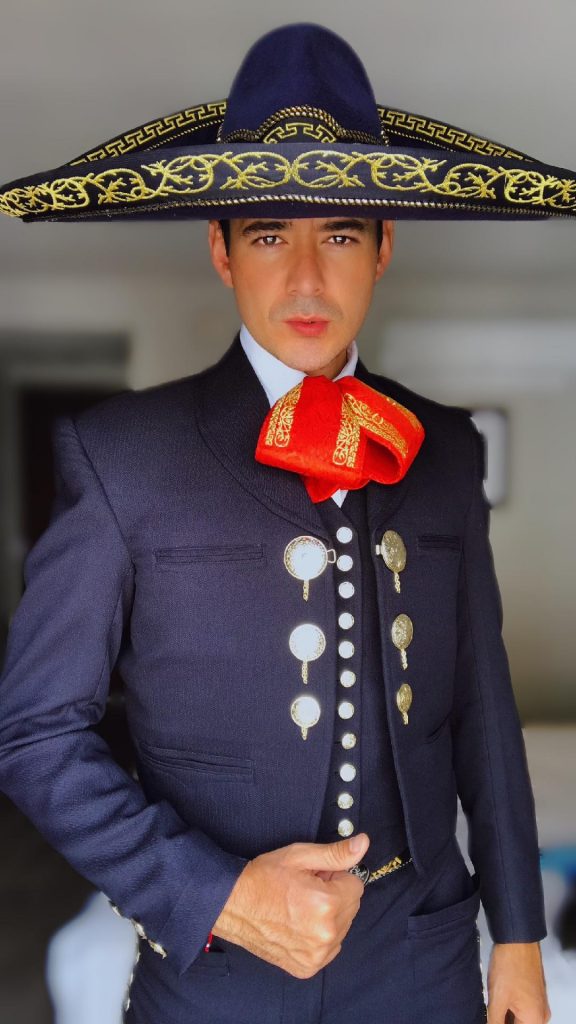 El cantante y actor Álvaro Bautista platica sobre su participación en “La Voz 2021”