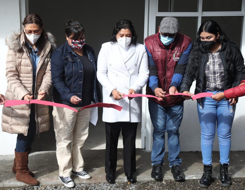 Karina Pérez Popoca finalizó la semana de entrega de obras en San Francisco Acatepec