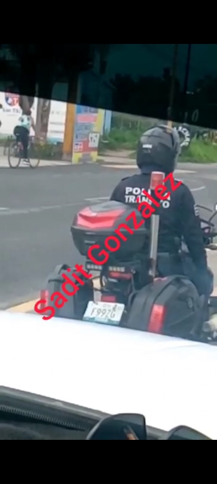 Video desde Puebla: Exhiben a agente de tránsito de Huejotzingo cuando exige y recibe soborno de 500 pesos