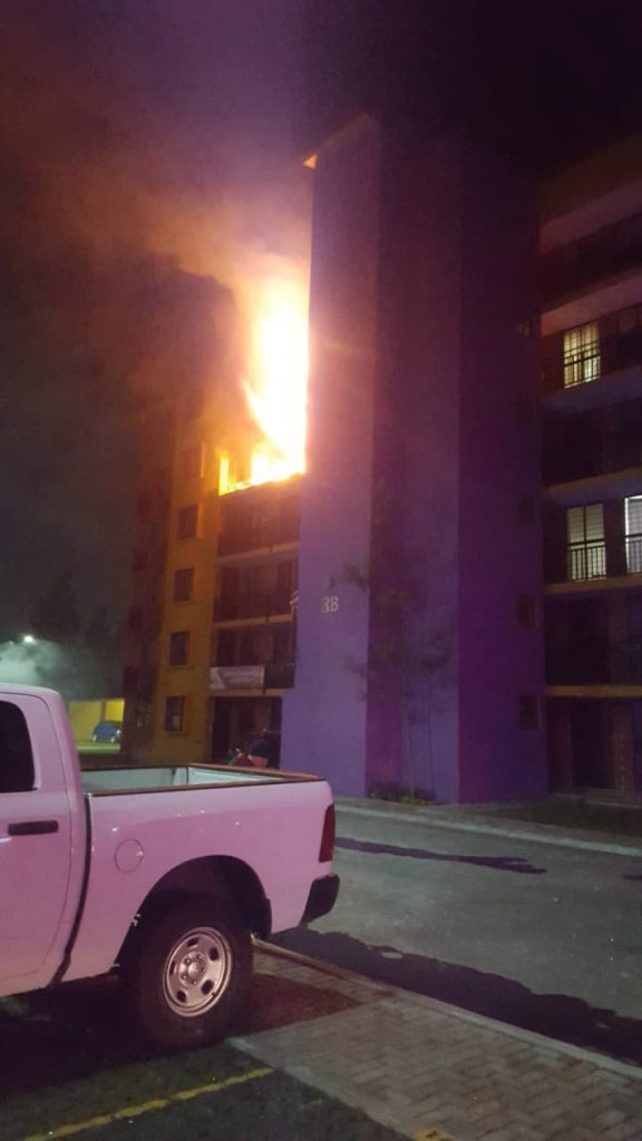 Incendio en Coronango deja lesionada a una mujer