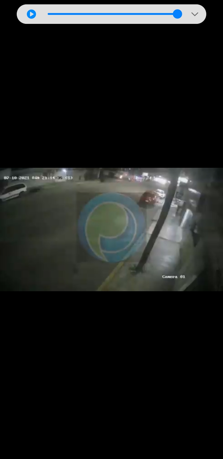 Video Desde Puebla: A despistado conductor se le atravesó una casa en su camino