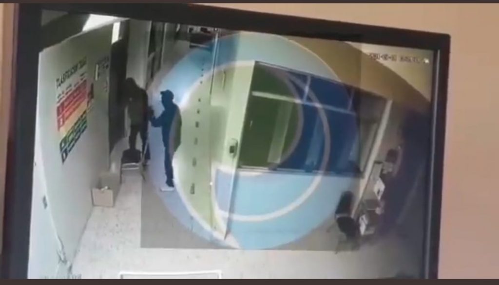 Video desde Puebla: Intentan asaltar la clínica IMSS en Atencingo