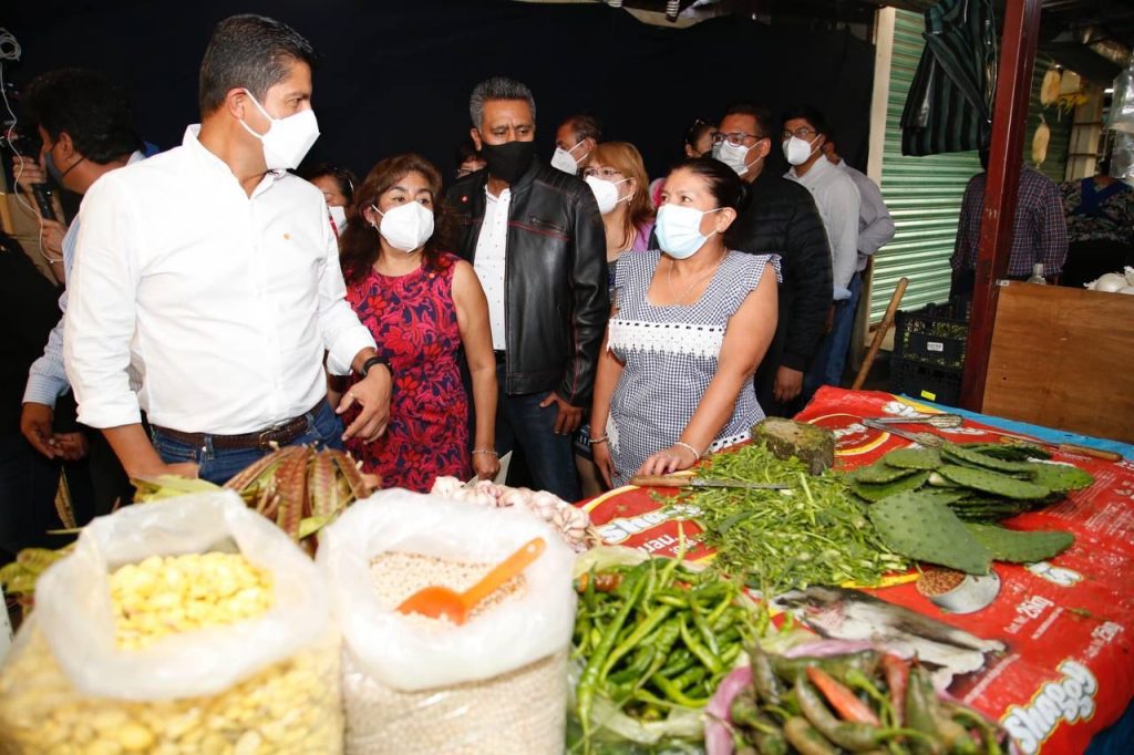 Eduardo Rivera se reunió con representantes de mercados