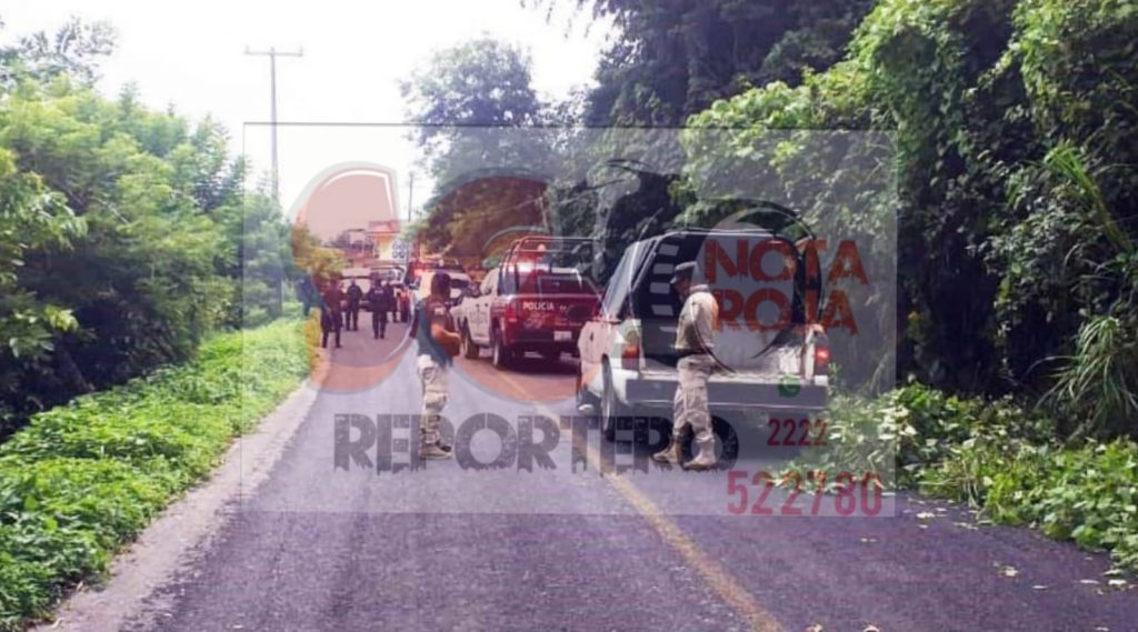 Detienen en Tlatlauqui a sujetos de Cuetzalan con armas y ropa militar