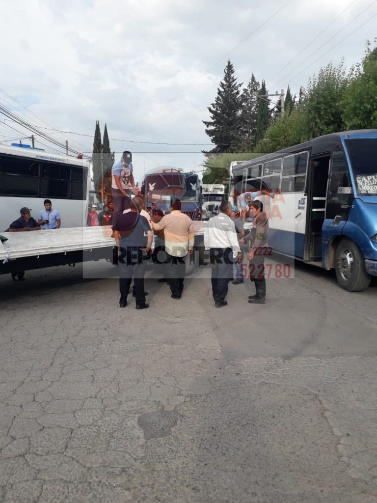 Ebrio conductor de empresa colchonera de Amozoc provoca doble accidente