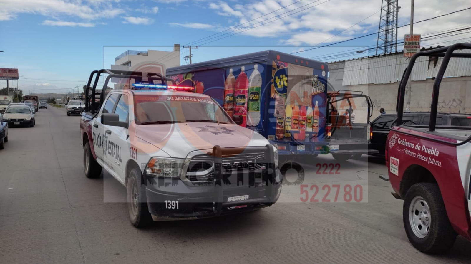 Policías de Amozoc frustran robo de camión refresquero y liberan a a secuestrados