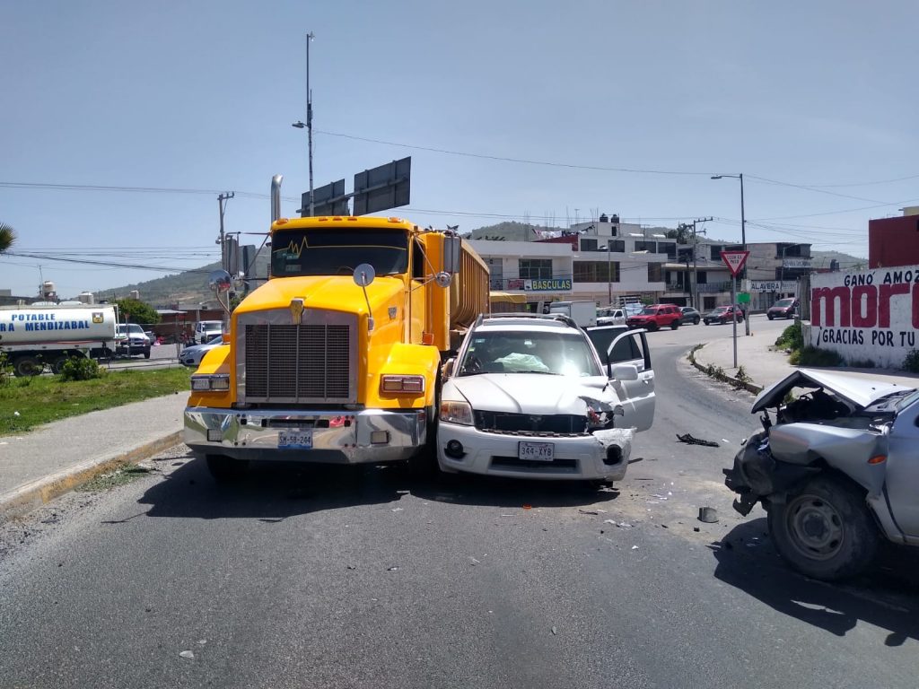 Choque en la Y griega de Amozoc deja una mujer lesionada