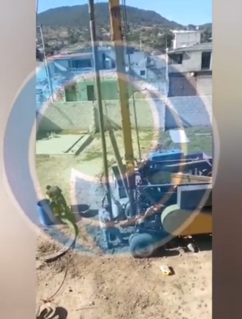 Video desde Puebla: Edil auxiliar de Chachapa da a particular permiso irregular de taladrar un pozo