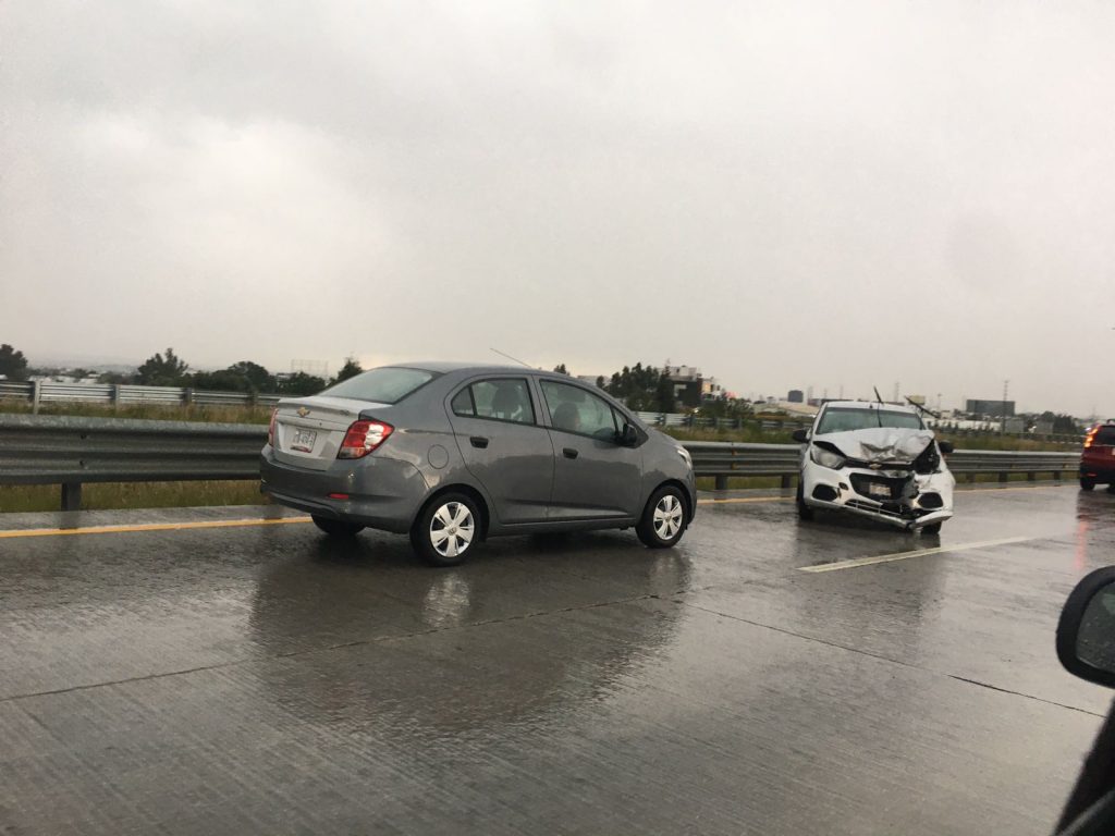 Fotonota: Al menos un herido en fuerte accidente en anillo periférico