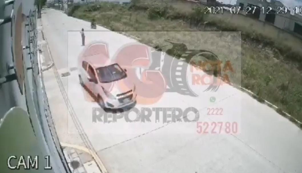 Video desde Puebla: Lacras despiadadas despojan a una mujer de su vehículo en Cuautlancingo