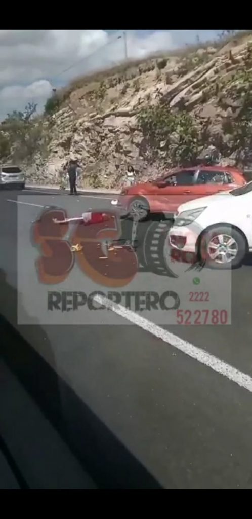 Video desde Puebla: Muere mujer tras aparatosa volcadura en periférico