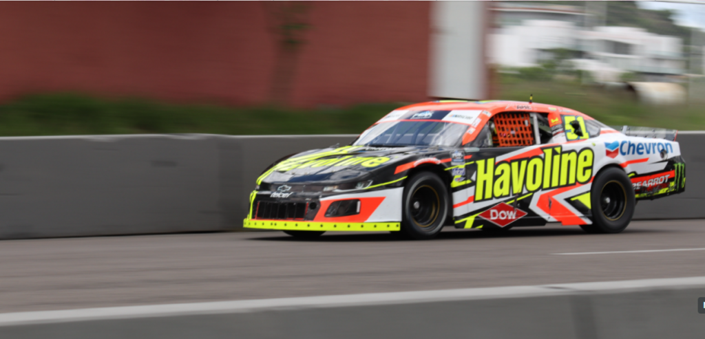 Jake Cosío llega con un nuevo enfoque a Puebla para disputar la tercera fecha de NASCAR México