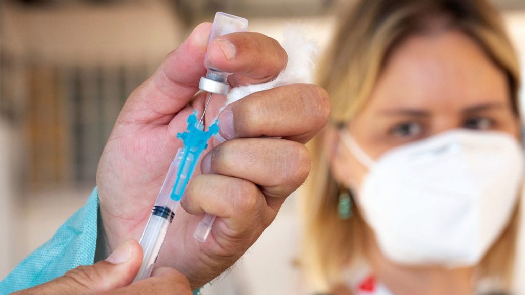 Vacunas de ARNm COVID-19 y miocarditis: los beneficios superan los riesgos