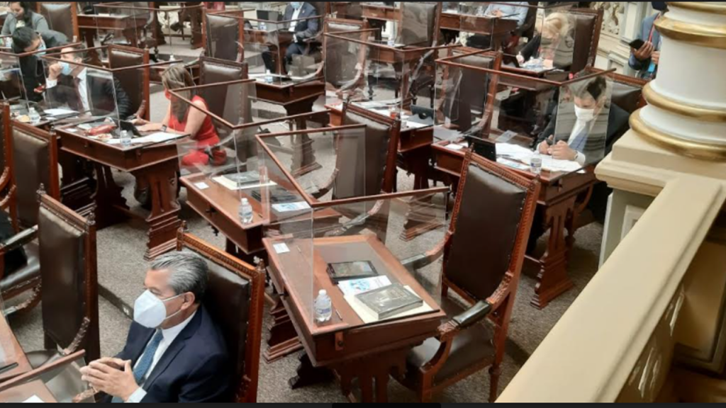 Luego de acumular tres faltas consecutivas llegará el suplente de José Juan Espinosa al Congreso