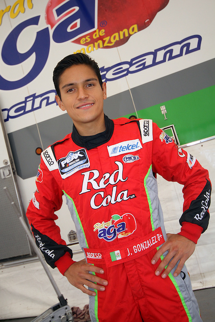 Juan Manuel González muestra constancia en las prácticas de NASCAR México