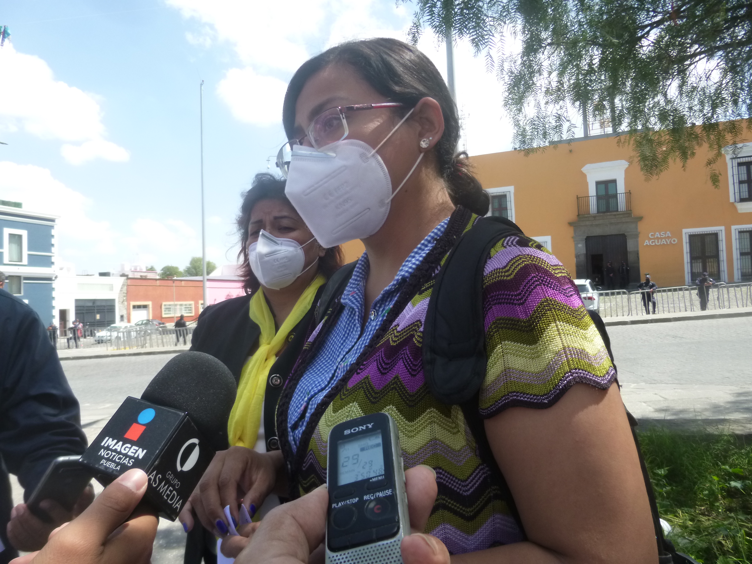 Video desde Puebla: En Casa Aguayo Matilde Rubí Matilde Santos Hernández pide castigo contra juez y presuntos violadores de su hija de 4 años