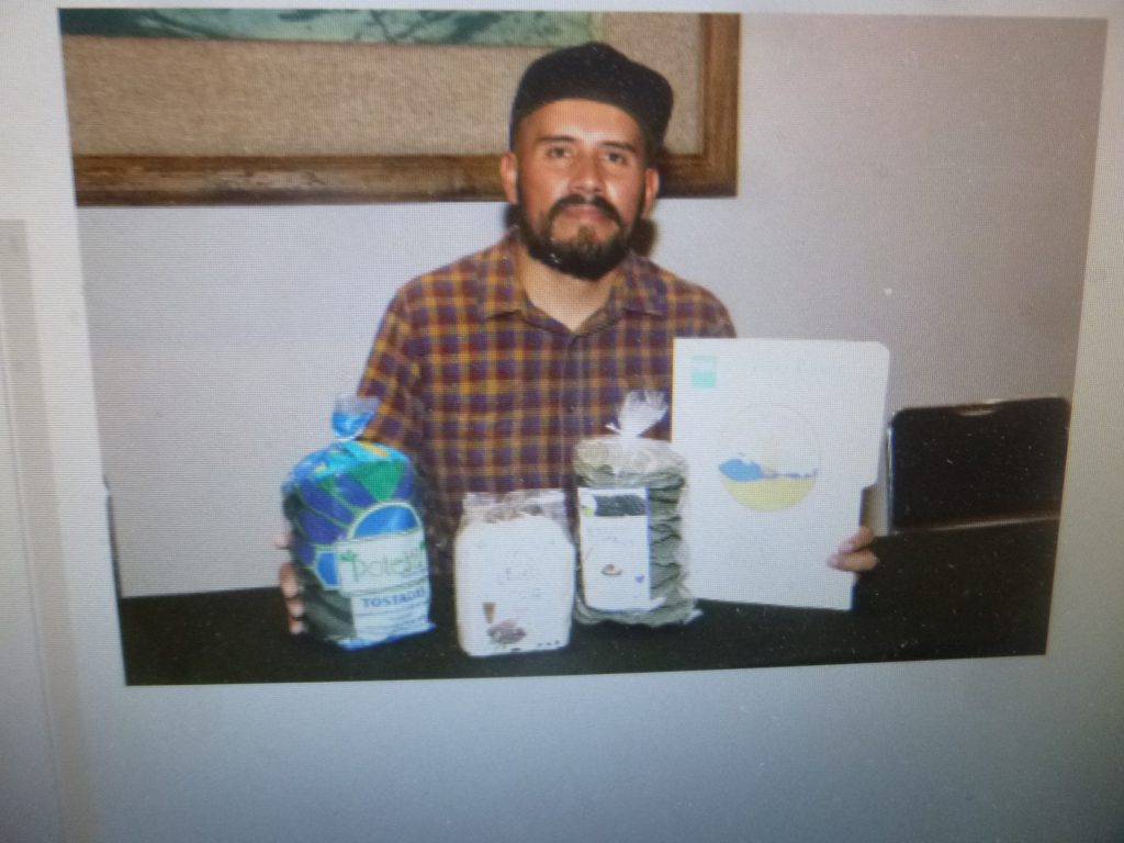 La SDR entregó certificados de la administración de medicamentos y alimentos a productores agroindustriales