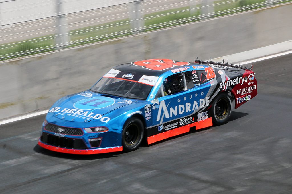 Rubén Rovelo en sexto sitio del campeonato de pilotos de NASCAR México