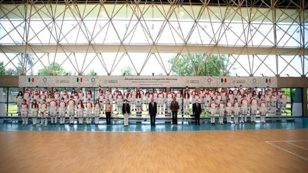 Viva México: abanderan a deportistas que irán a Juegos Olímpicos