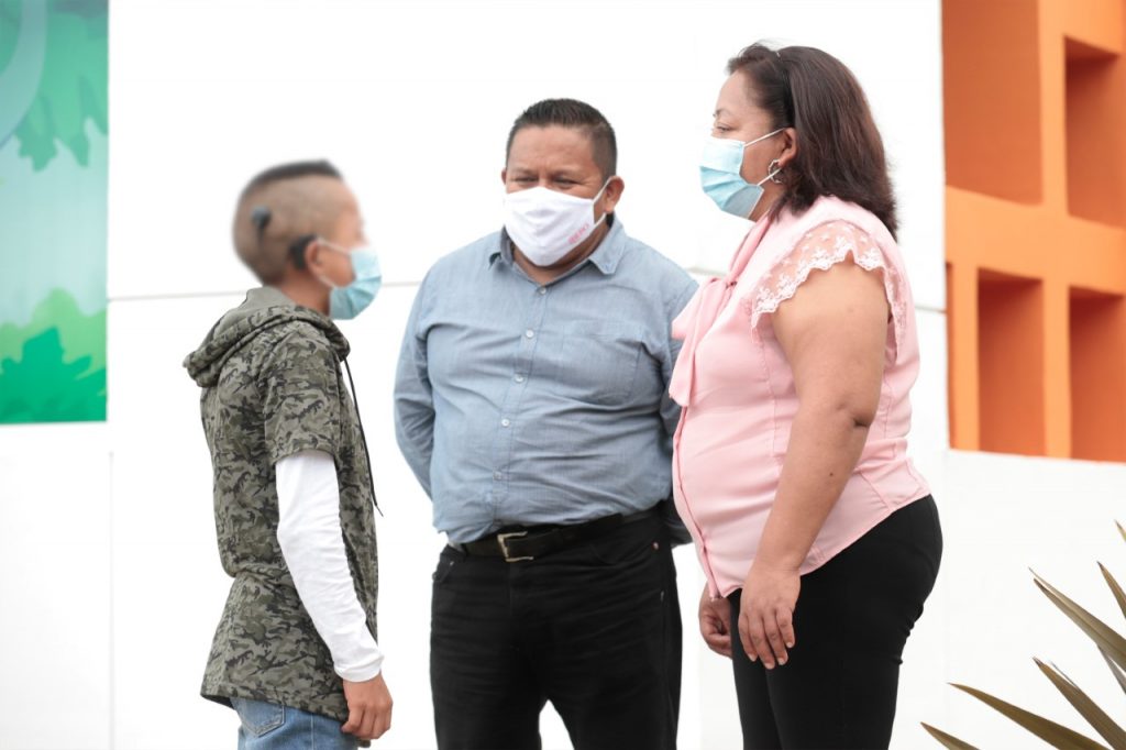 Con implante coclear, SEDIF mejora condición auditiva de un menor