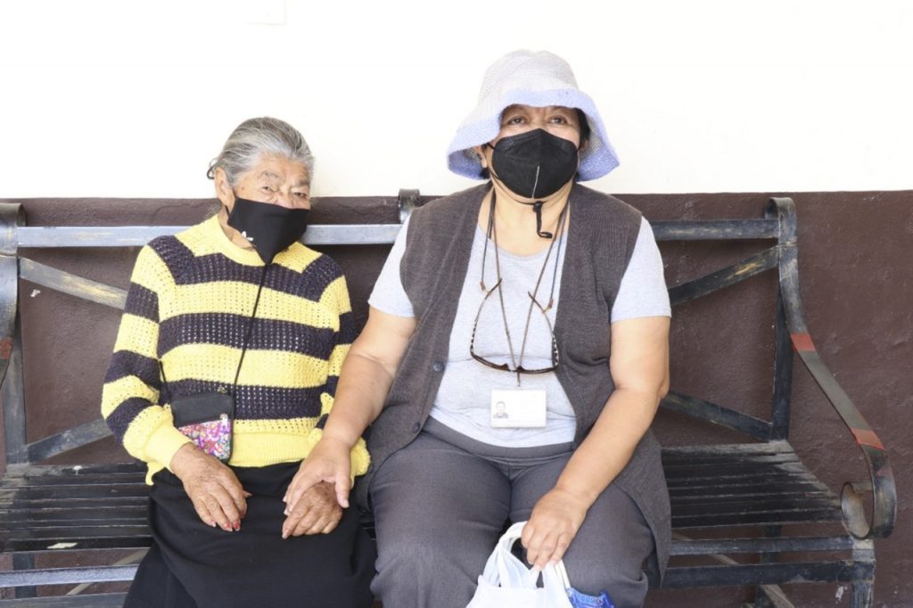 Beneficia Registro Civil del SEDIF a personas adultas mayores