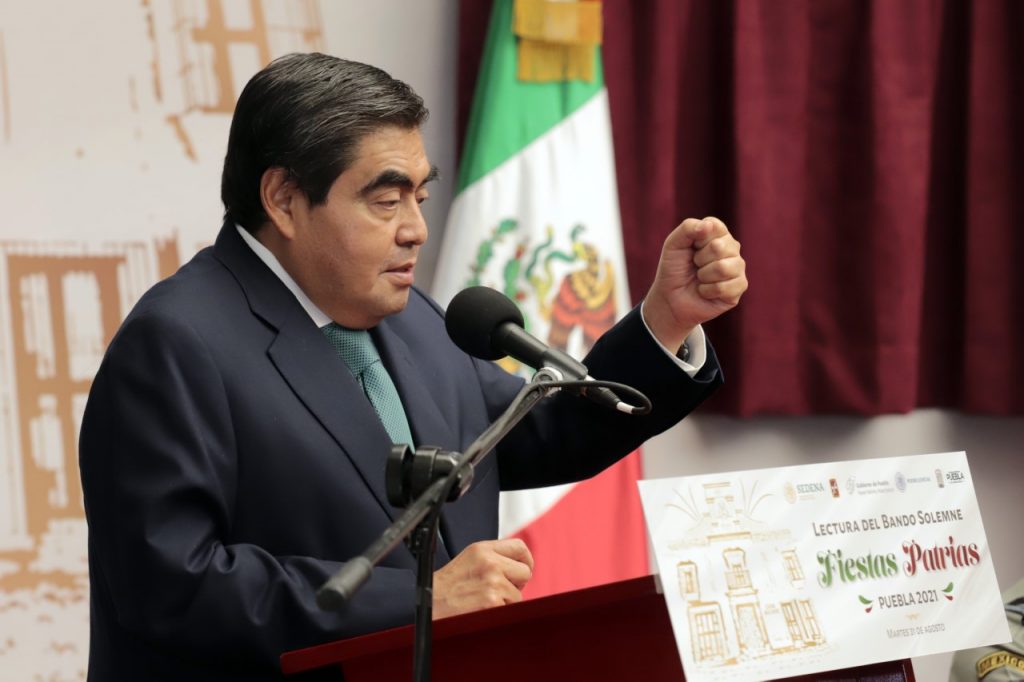 Actuar con empeño y honradez, pide el gobernador Barbosa a los poblanos