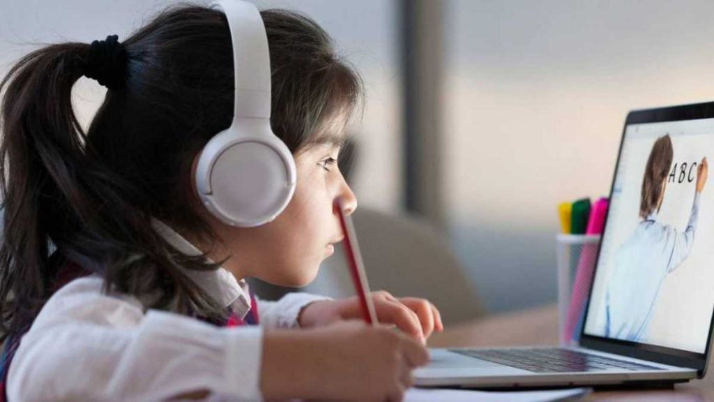 Educación a distancia, el reto: Hipólito Contreras