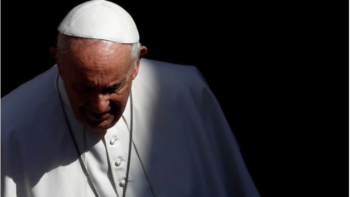 Amenaza al papa Francisco: le enviaron una carta con tres balas