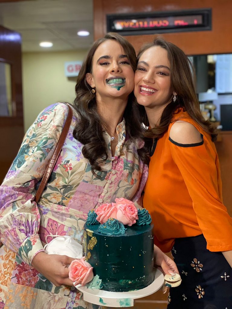 Elenco y producción de “Diseñando tu amor” le celebraron su cumpleaños a Gala Montes