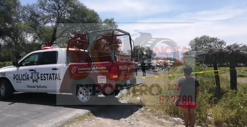 Vehículo tipo Seat embiste y mata a un motociclista en Altepexi