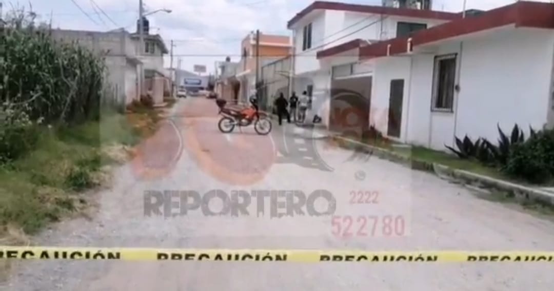 Video desde Puebla: Fallece hombre sobre la banqueta en Amozoc