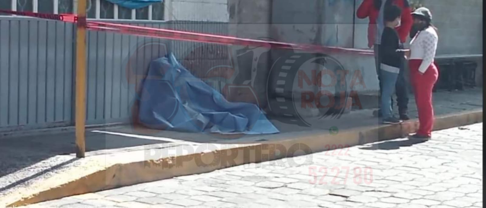 Muere hombre supuestamente por Covid afuera de la terminal AU en Serdán