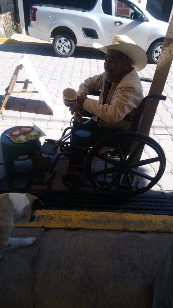 Hijos desalmados abandonan a su papá discapacitado en Amozoc