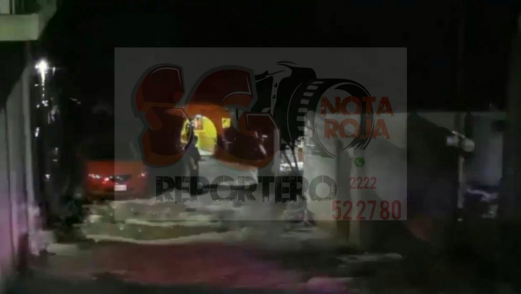 Video desde Puebla: Hallan la otra parte del cuerpo del decapitado cuya cabeza llevaba un cargador de la Central de Abastos